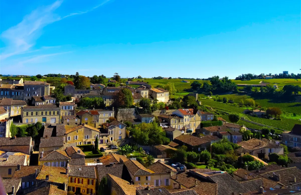 Visiter Saint-Émilion et ses vignobles : guide complet 2026